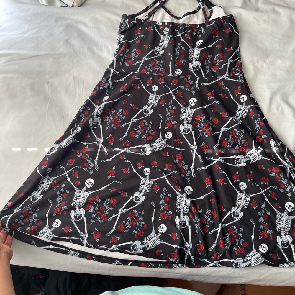 TOO FAST SKULL ROSES 💀 🌹 DRESS. - Picture 2 of 4